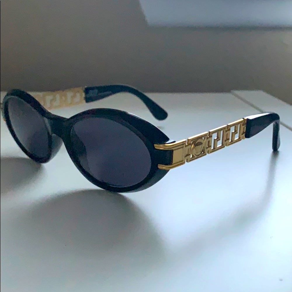 GIANNI VERSACE Vintage Oval Medusa Sunglasses